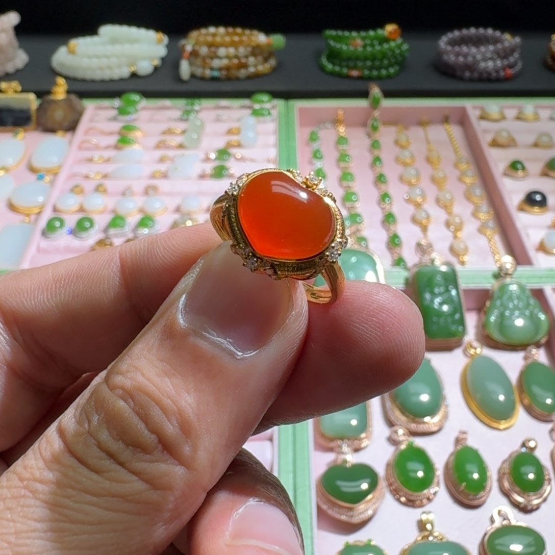 南红玛瑙戒指18K金镶嵌南红冰红爱心戒指