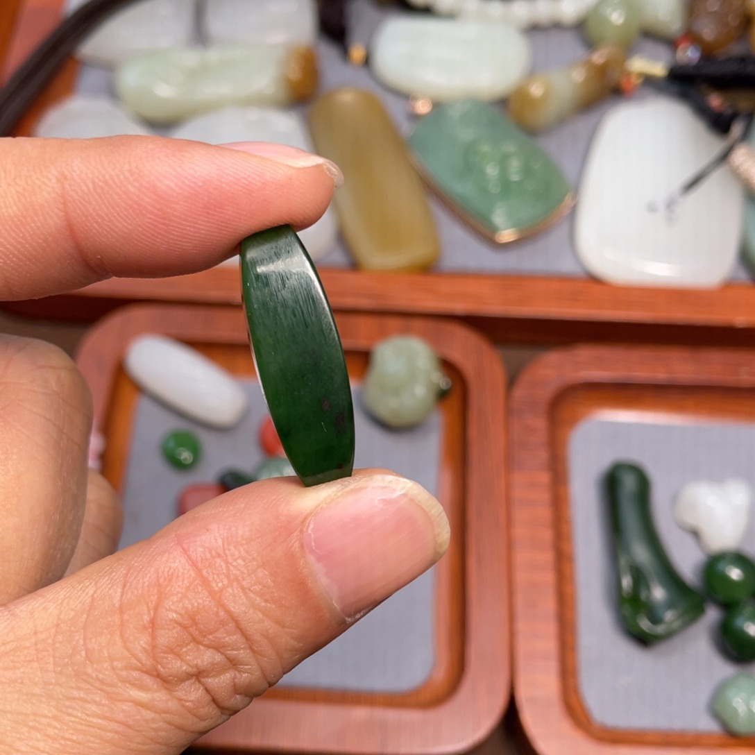 和田玉颈饰未镶嵌清***﹌