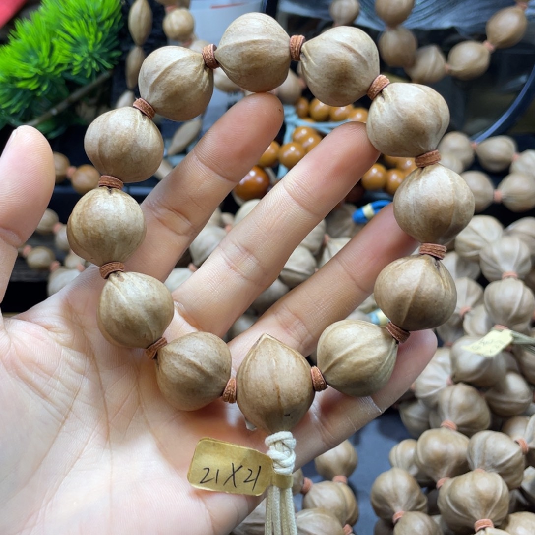 磊***子橄榄核吊坠2121老料