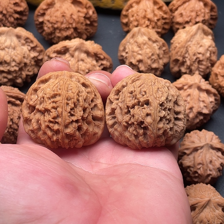 文玩核桃把件南疆石42尺寸  