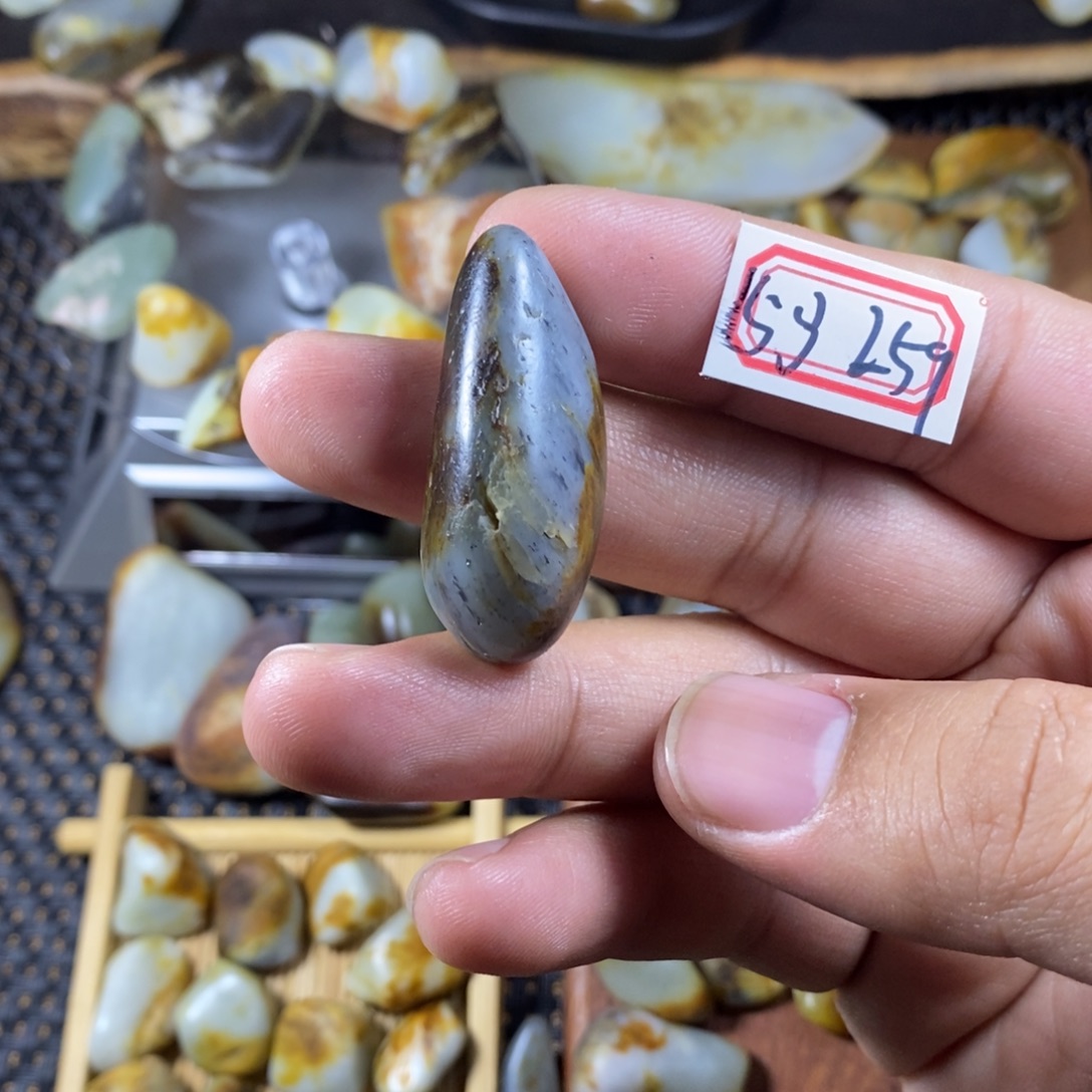 和田玉（糖玉）未镶嵌挂件