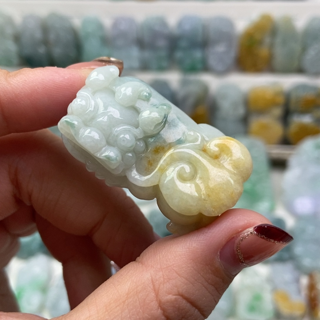 翡翠吊坠(赠链)未镶嵌