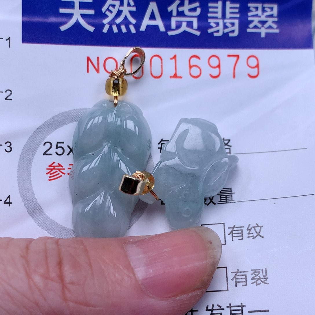 翡翠未镶嵌吊坠(赠链)