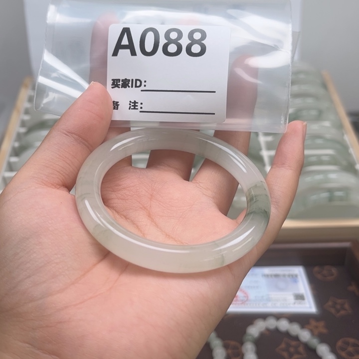 石英质玉手镯未镶嵌