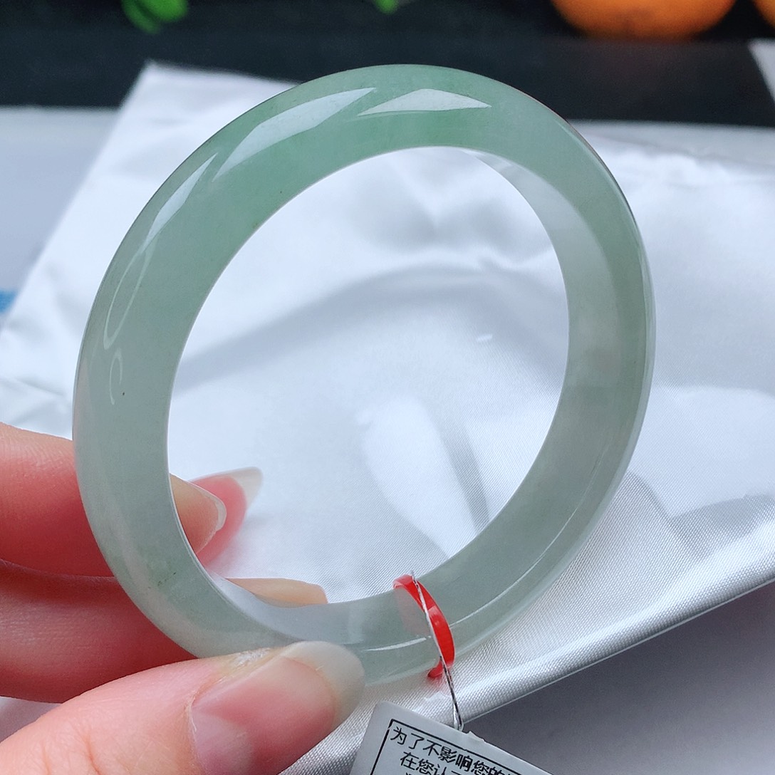 翡翠手镯未镶嵌58圈