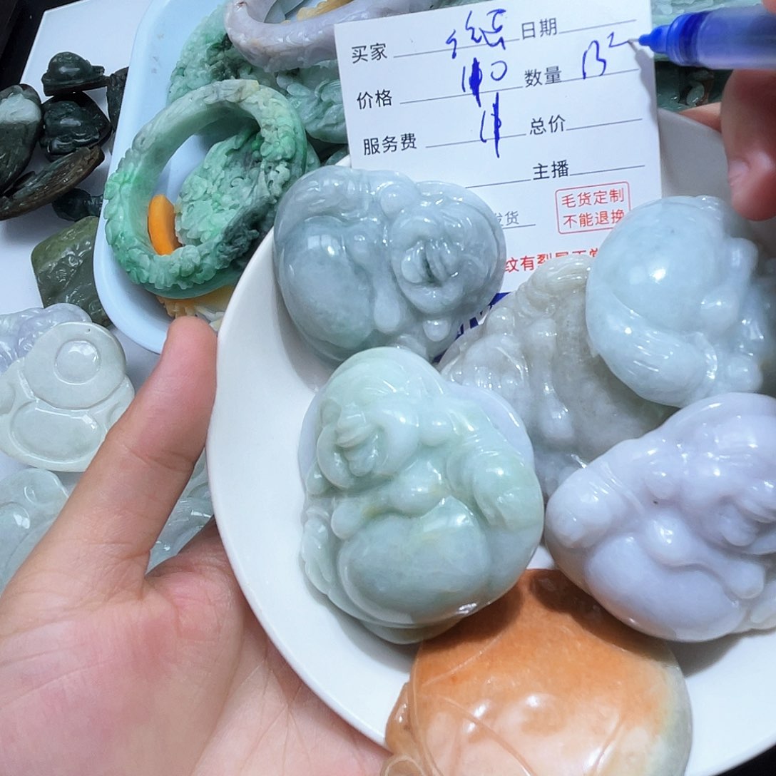 绘***画翡翠未镶嵌颈饰这