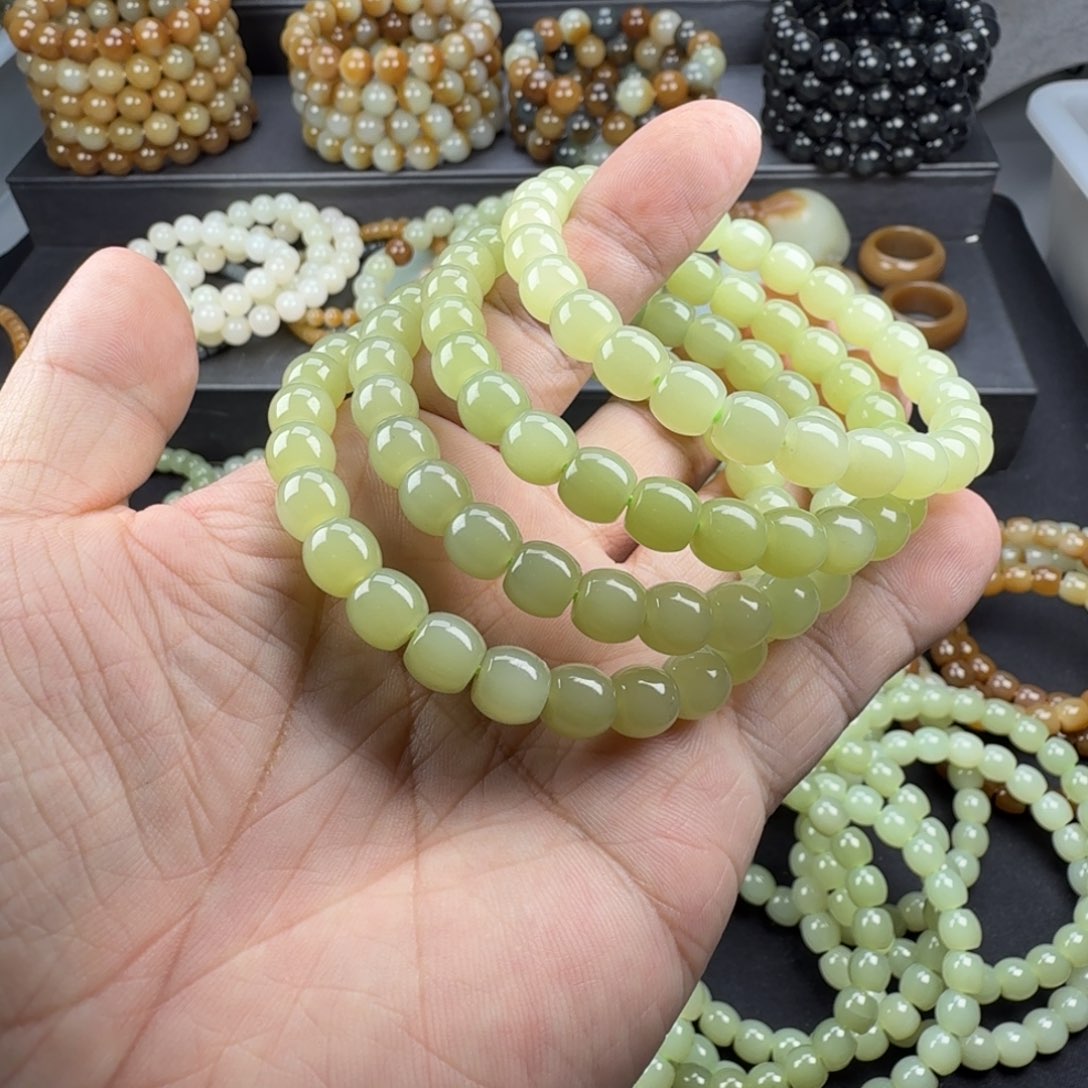 淡***笑和田玉未镶嵌手链