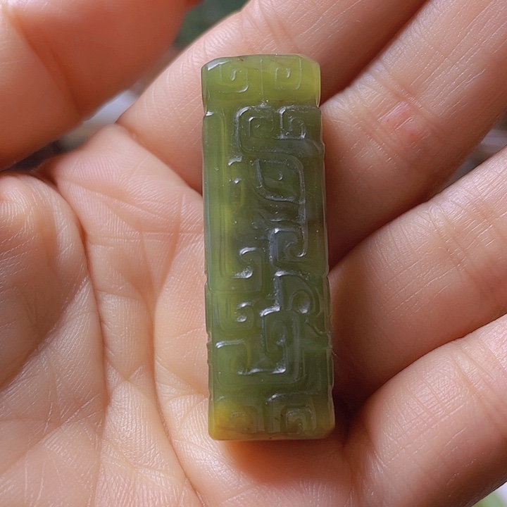 未镶嵌岫岩河磨玉（透闪石质玉）把件