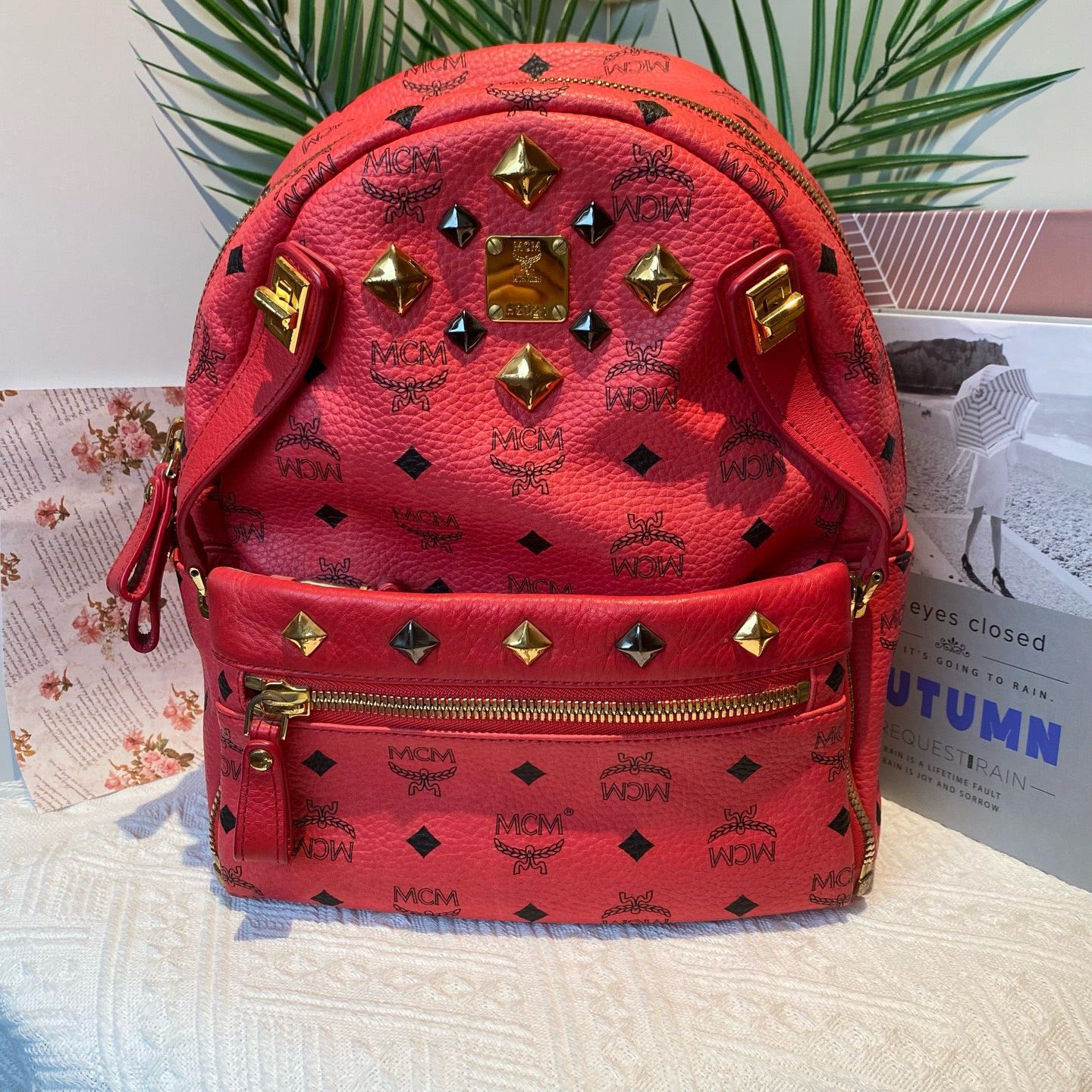 99新 MCM MCM 铆钉书包西瓜红 中号