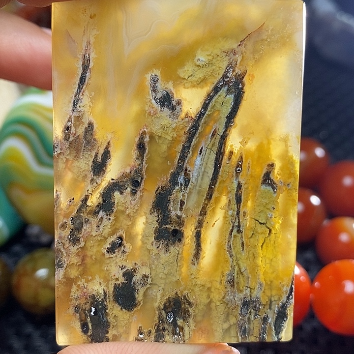 杨***过玛瑙/玉髓未镶嵌颈饰