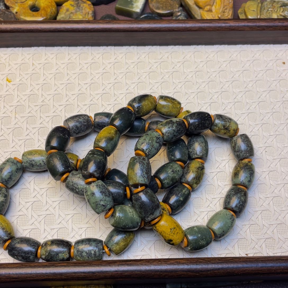 【闪购商品】未镶嵌岫岩河磨玉（透闪石质玉）挂件你**属