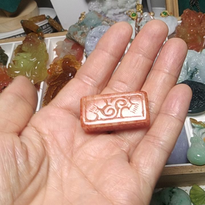 翡翠吊坠(赠链)未镶嵌