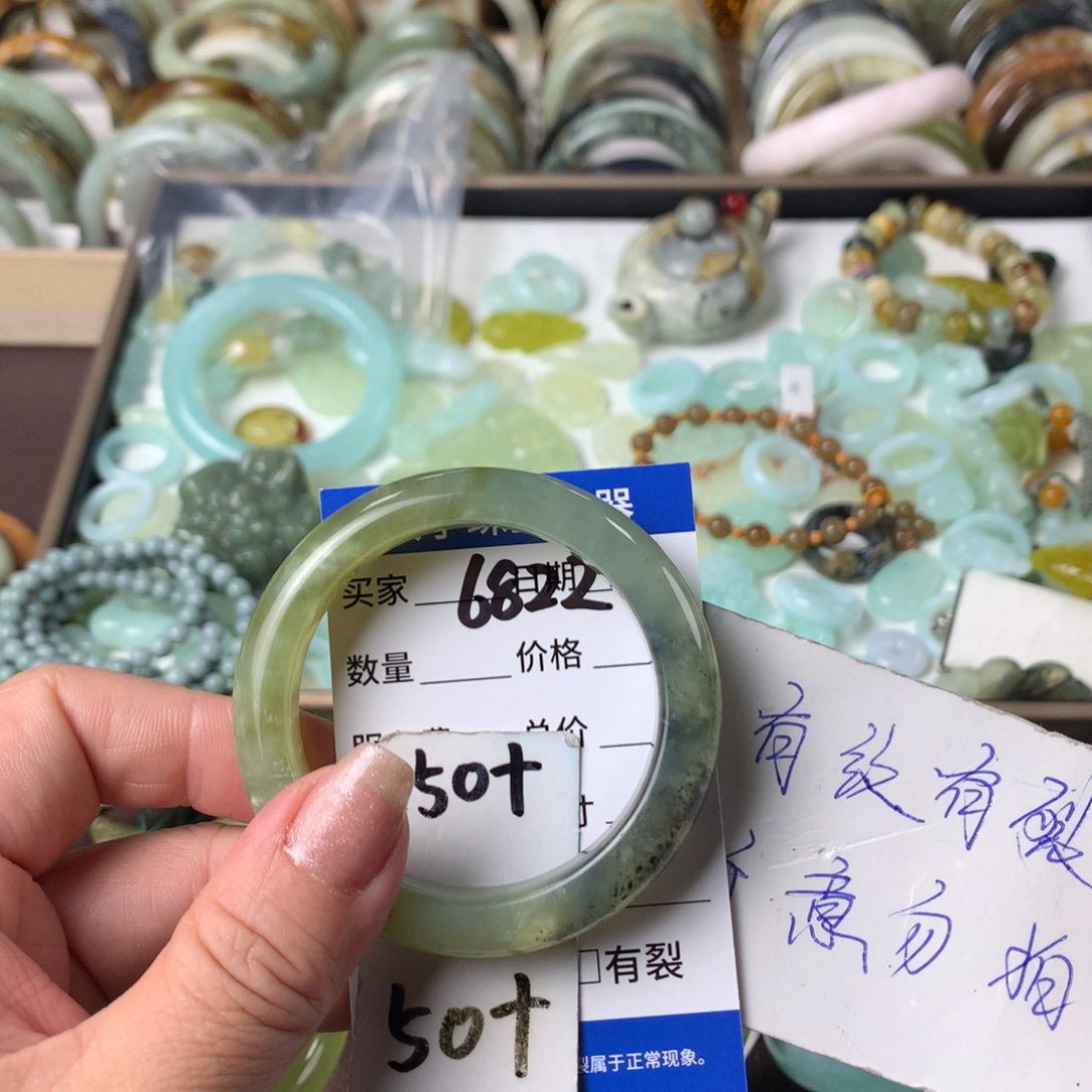 蛇纹石玉手镯未镶嵌6822