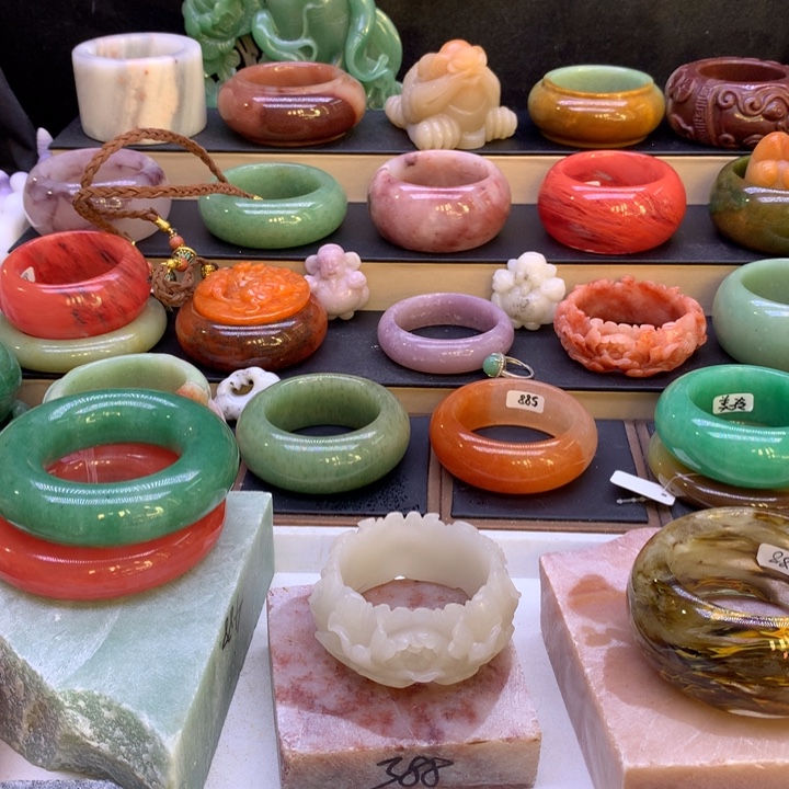 米***宝石英岩玉未镶嵌13468975444