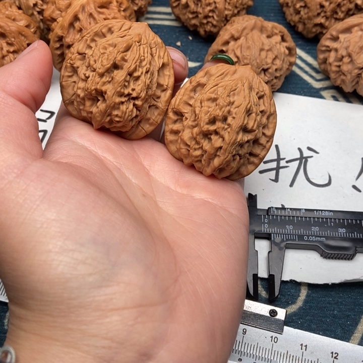 桃核把件虎头40粗筋