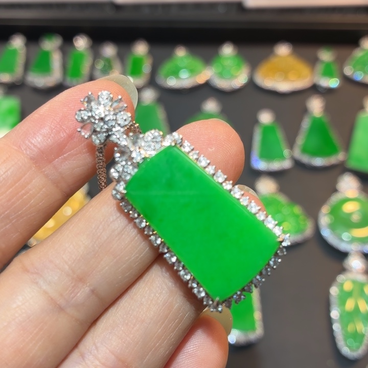 翡翠18K金镶嵌吊坠(不含链)翡翠