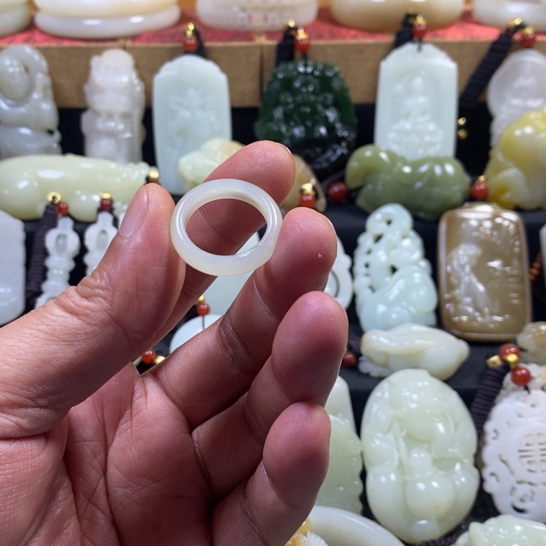 淡***定和田玉未镶嵌挂件