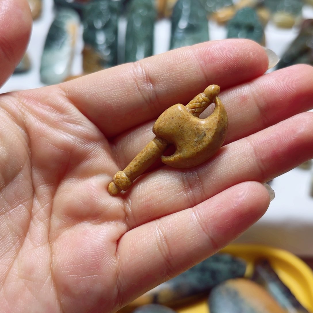 岫岩河磨玉（透闪石质玉）挂件未镶嵌