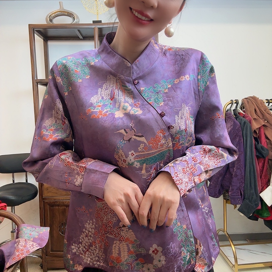 【佩妘】新款复古气质时尚立领长袖上衣斜襟珠扣印染暗纹新中式小衫