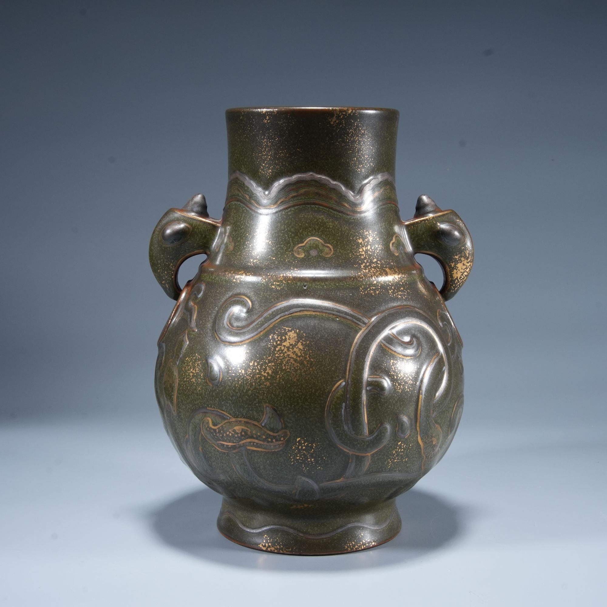 h508/清代 茶叶末加金龙纹鸠耳尊【华豫之门甄选】