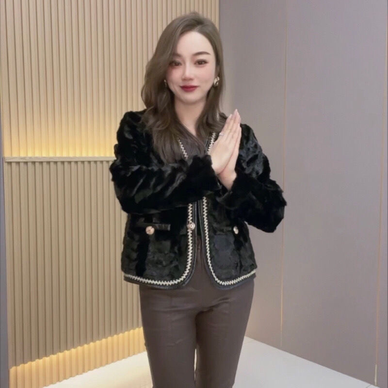 2025新款女士小香风水貂毛保暖时尚外套秋冬女装V领设计