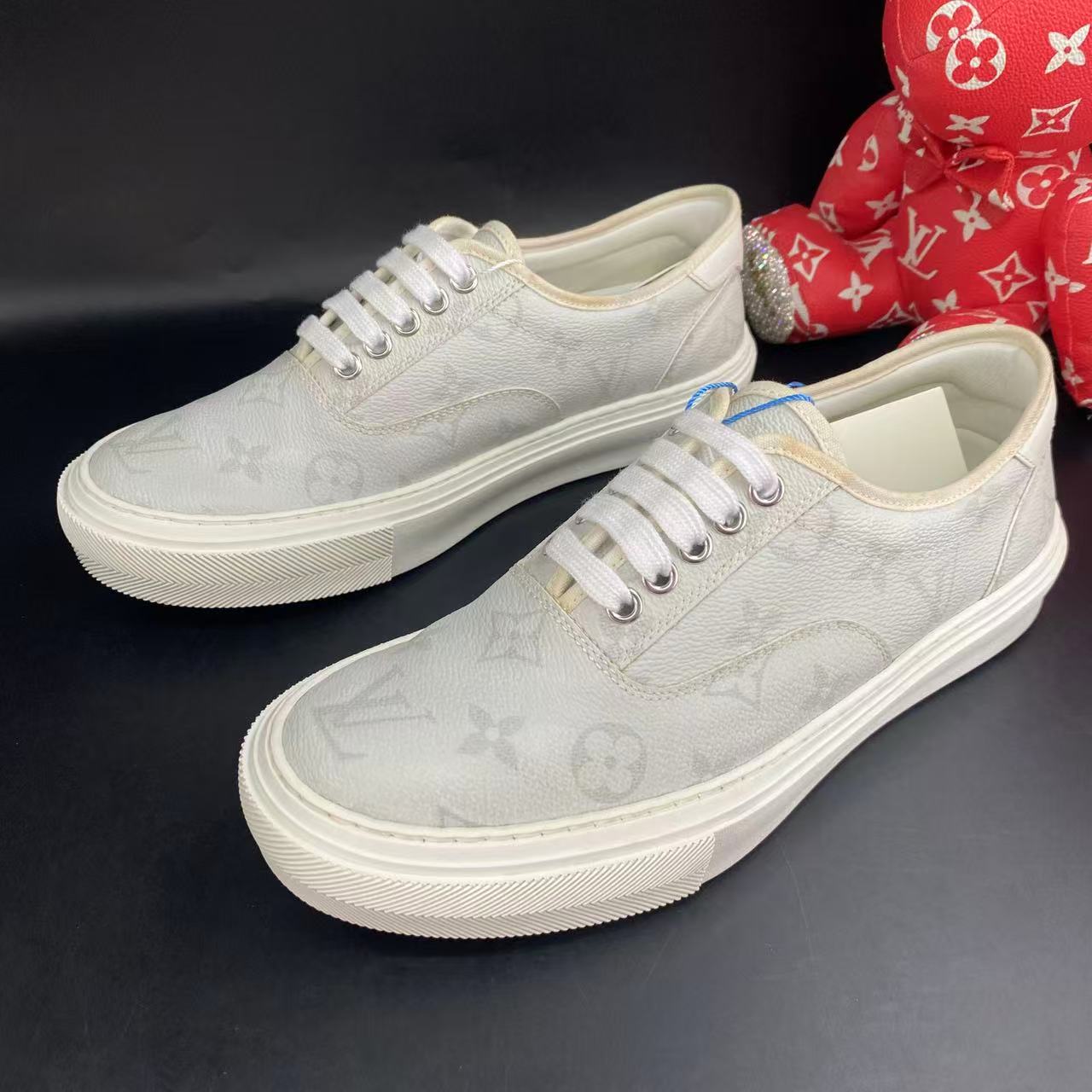95新 LouisVuitton/路易威登 灰色老花时尚板鞋39.5欧码ddm2340