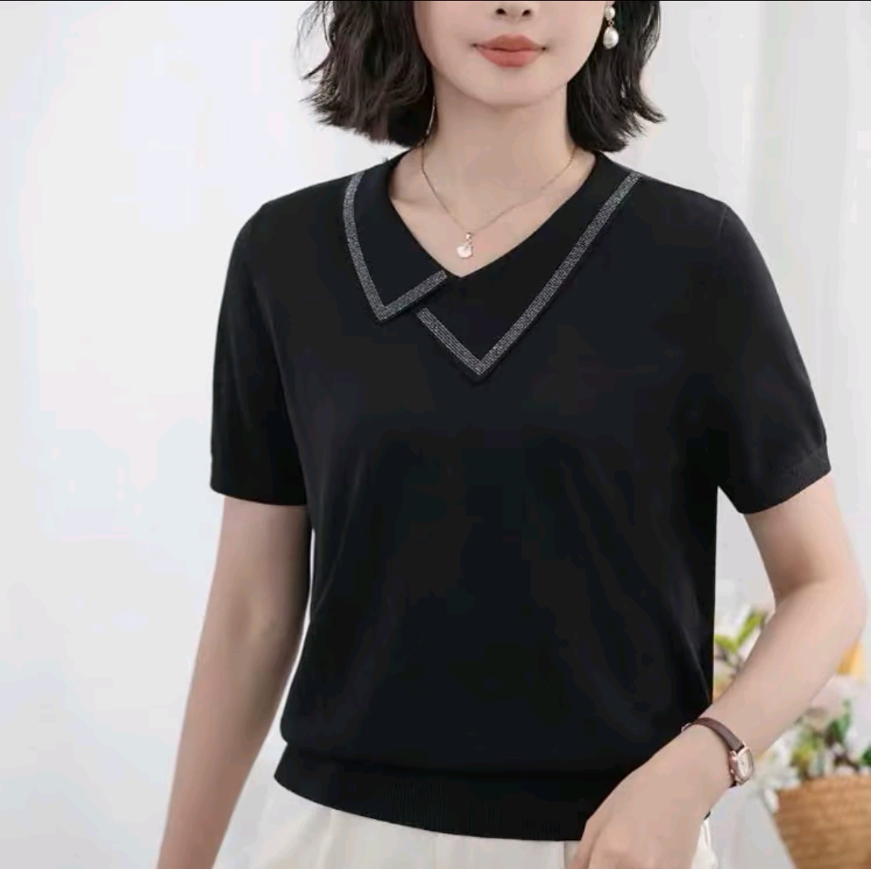 云姐1402女士不规则领莱赛尔小衫