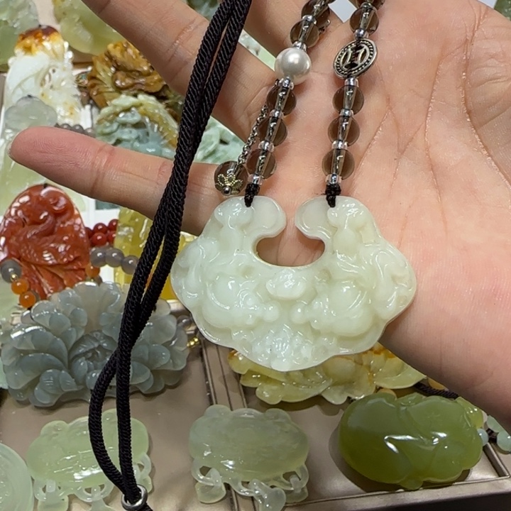 蛇纹石玉吊坠未镶嵌