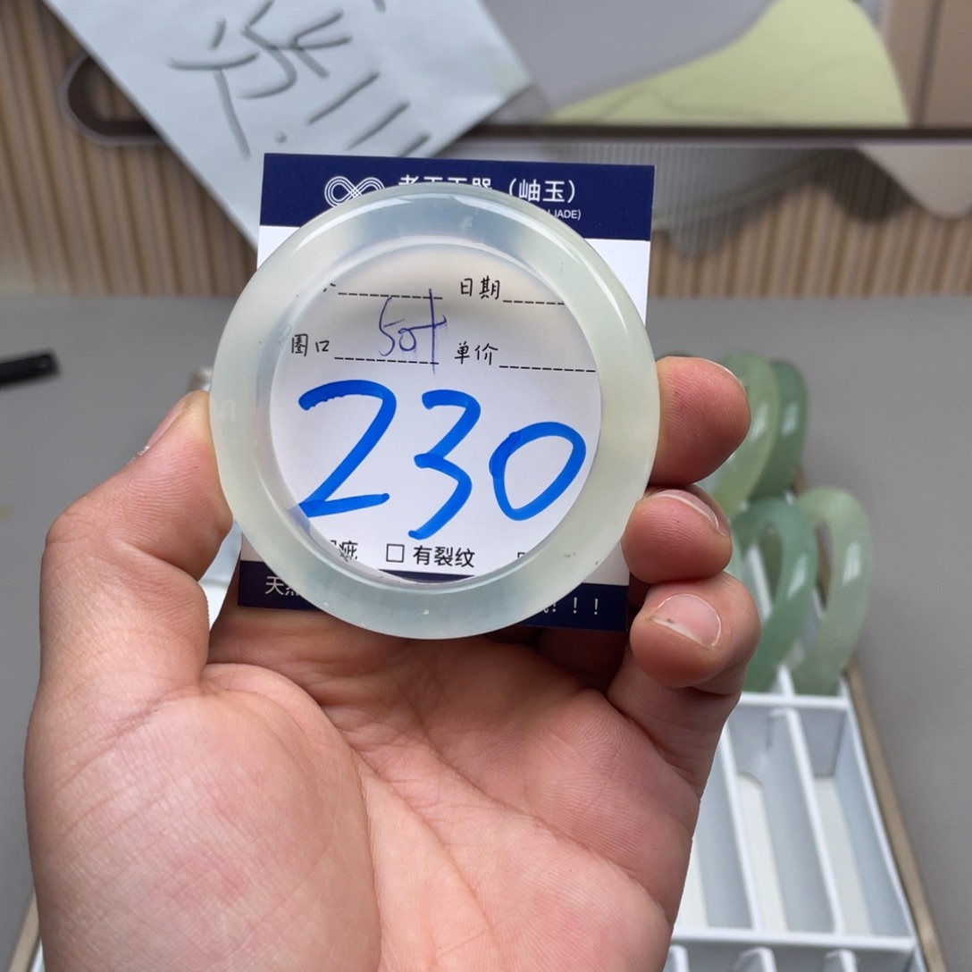 岫玉手镯手镯未镶嵌