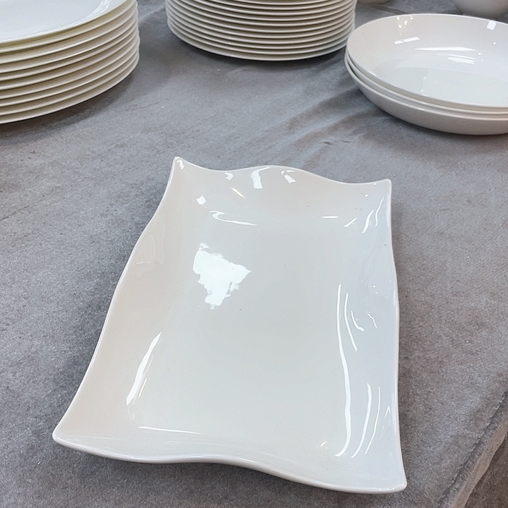 45%以上骨粉骨瓷11寸波浪鱼盘1个