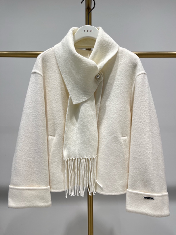 时尚毛呢外套短款设计感围脖大衣韩版显瘦洋气