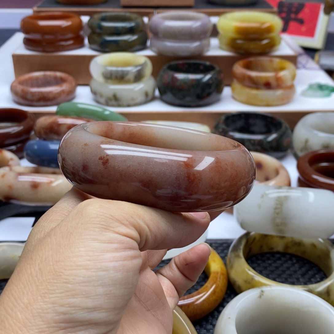 石英质玉手镯未镶嵌夹***糖