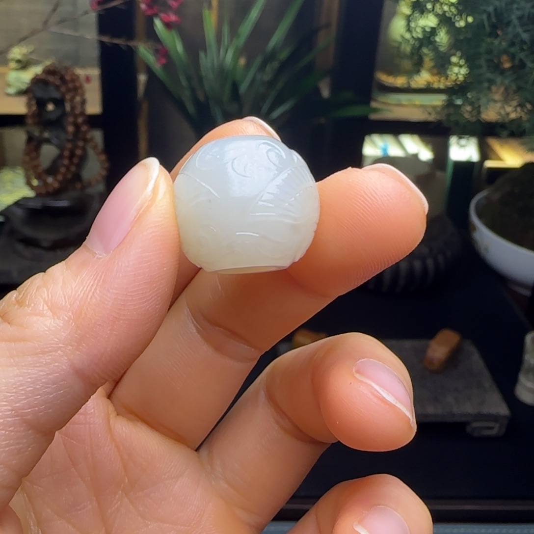 和田玉（糖玉）颈饰未镶嵌墨*墨