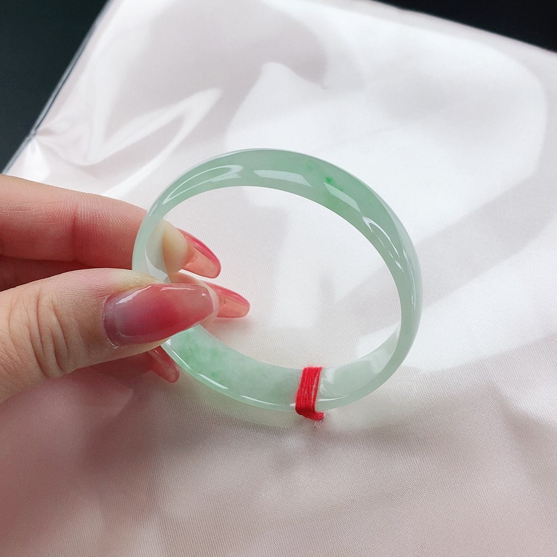 翡翠手镯未镶嵌翡翠001