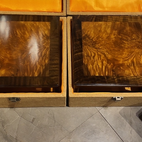 世***业金丝楠无事牌金丝楠木