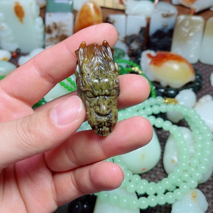 和田玉未镶嵌车挂