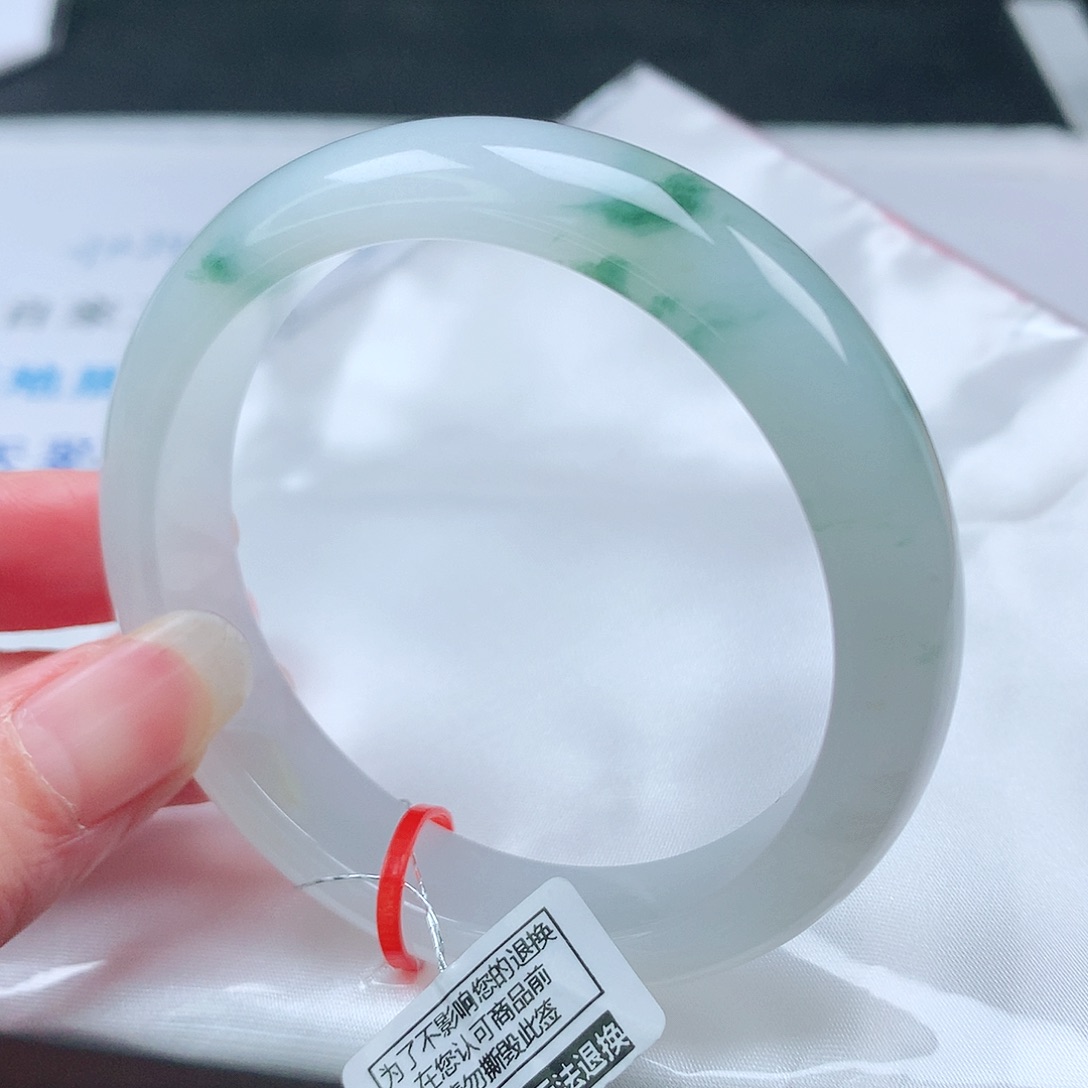 翡翠手镯未镶嵌55圈