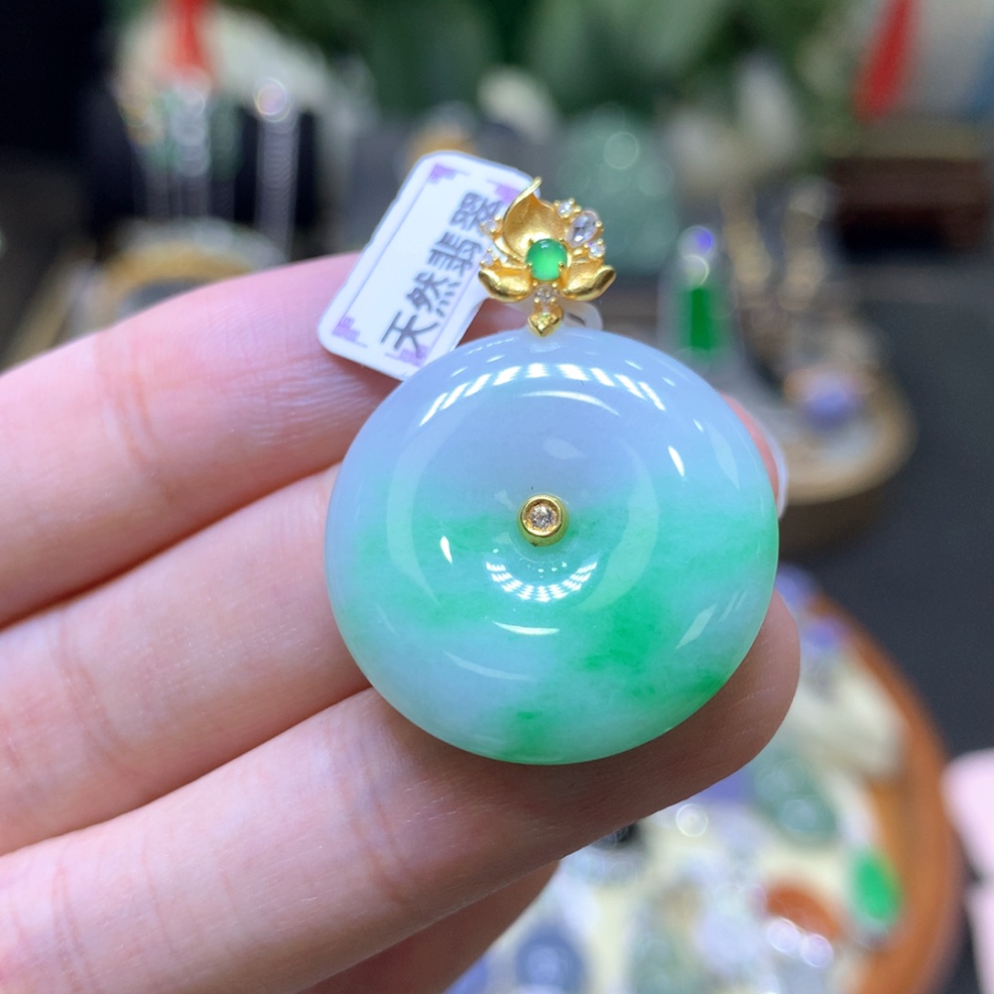 翡翠18K金镶嵌颈饰翡翠吊坠项链