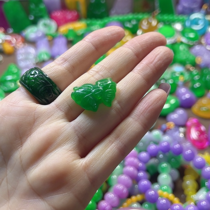 翡翠未镶嵌颈饰吊坠