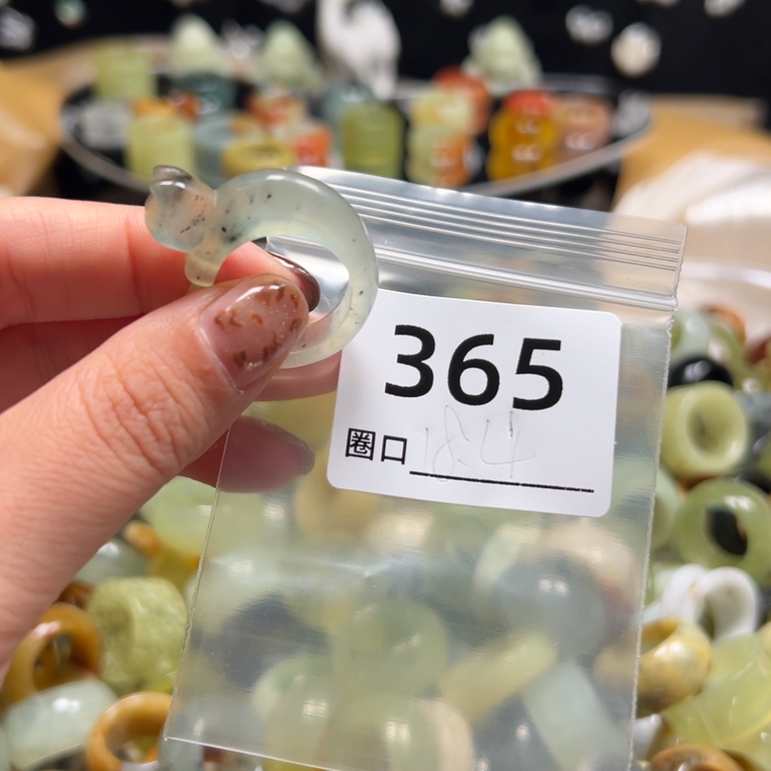 巴****蛇纹石玉未镶嵌戒指