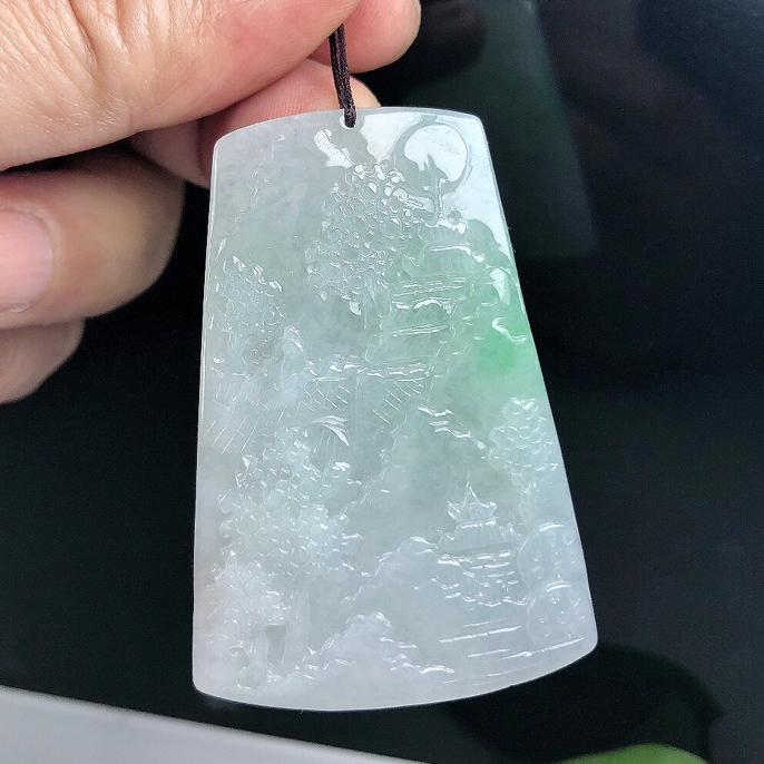 天然翡翠A货冰润飘绿山水牌吊坠双面雕工缅料冰透山水翡翠玉挂坠