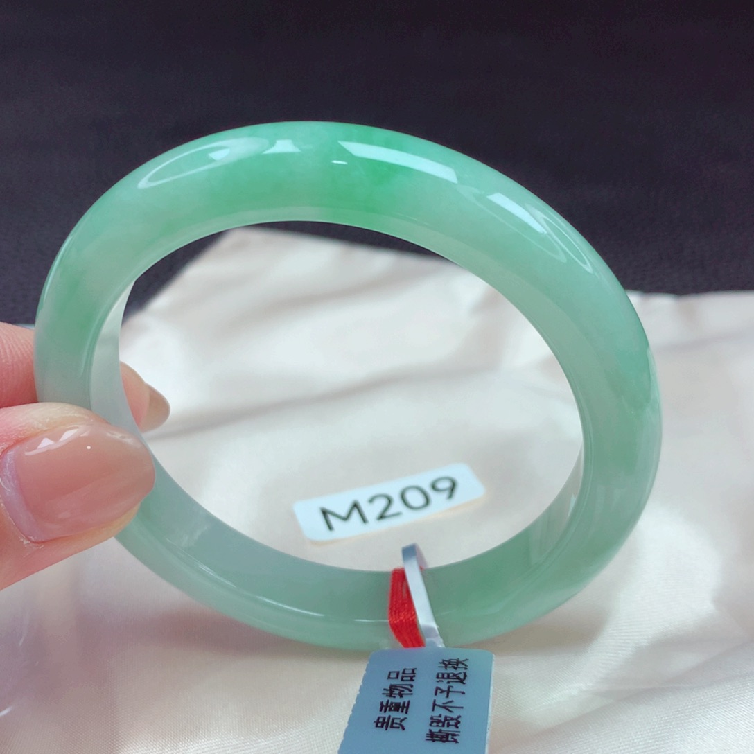 翡翠手镯未镶嵌手镯88