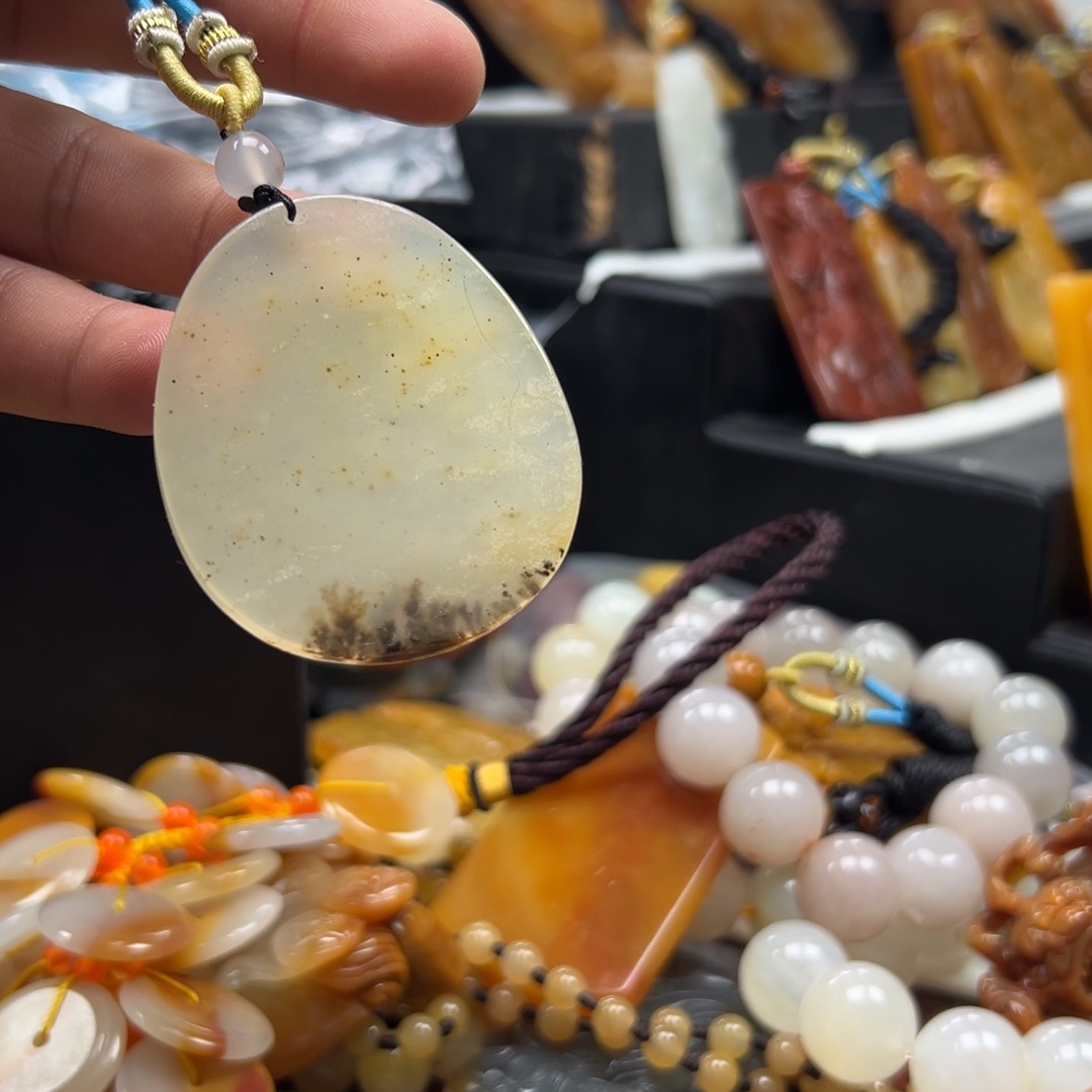 石英质玉（黄龙玉）未镶嵌多选发其一