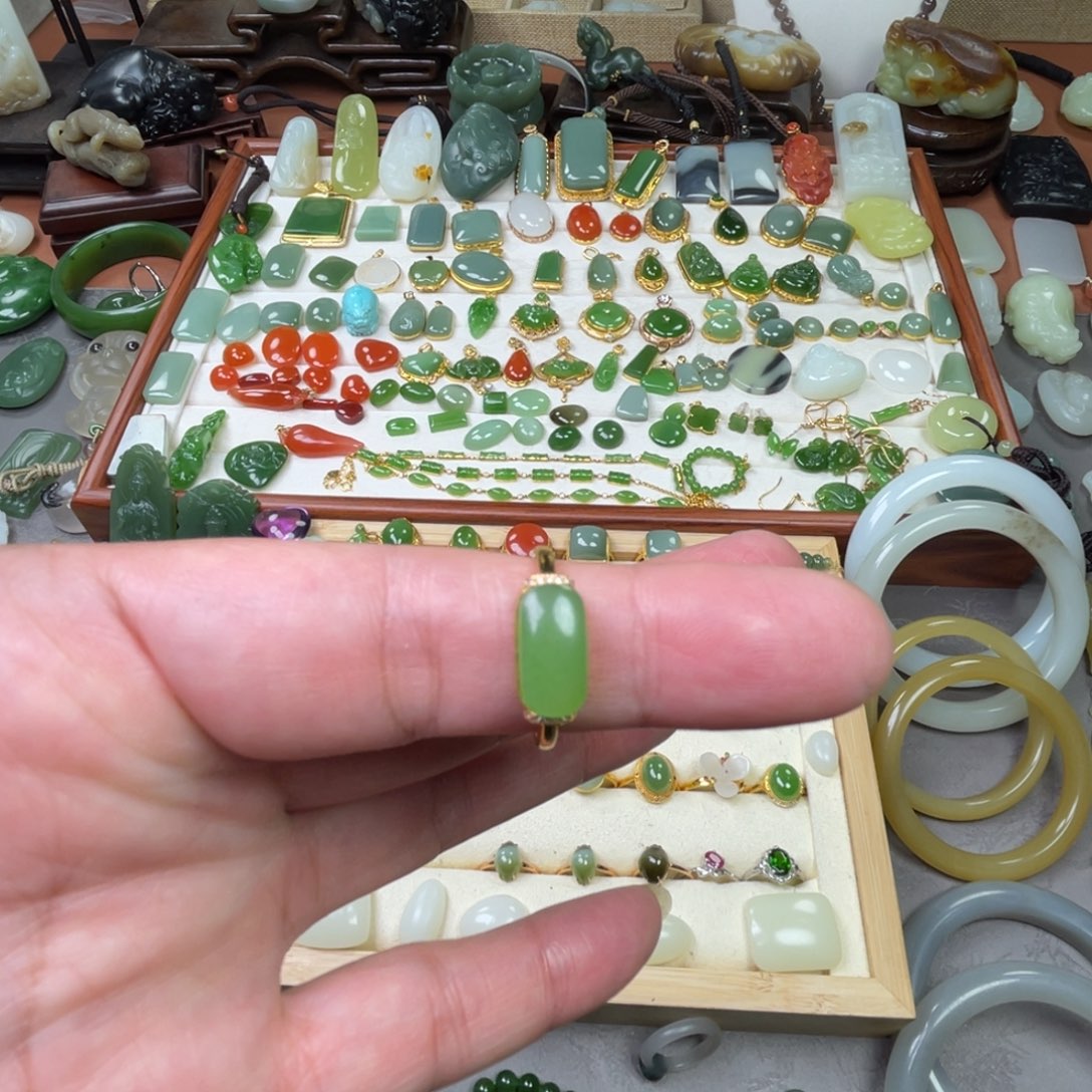 灵***溪和田玉18K金镶嵌戒指