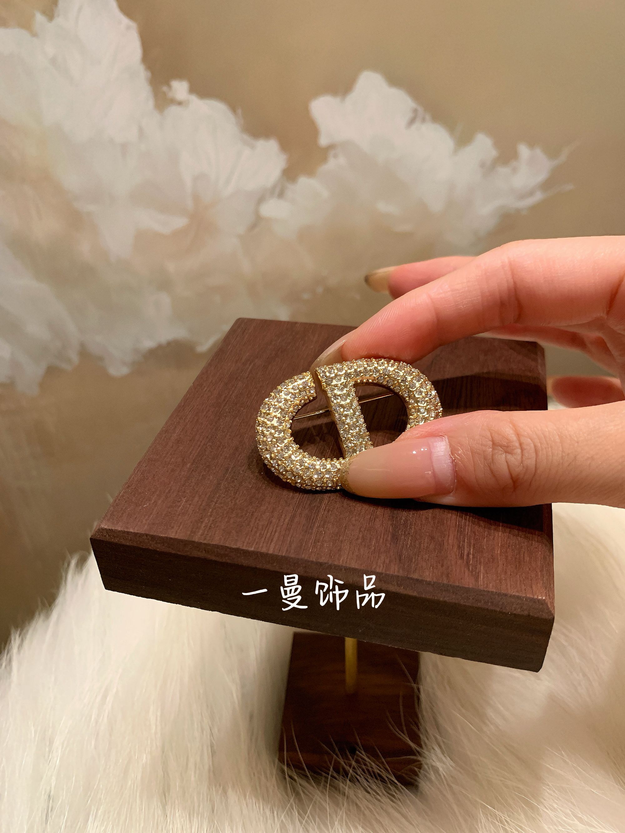 铜合金合成锆石胸针 温柔亮丽重工微镶百搭胸针MZ4147 MAN