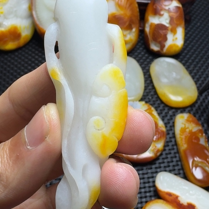 和田玉颈饰未镶嵌