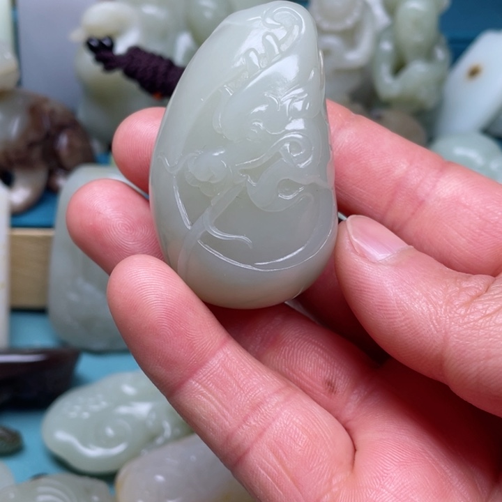 和田玉颈饰未镶嵌一*花