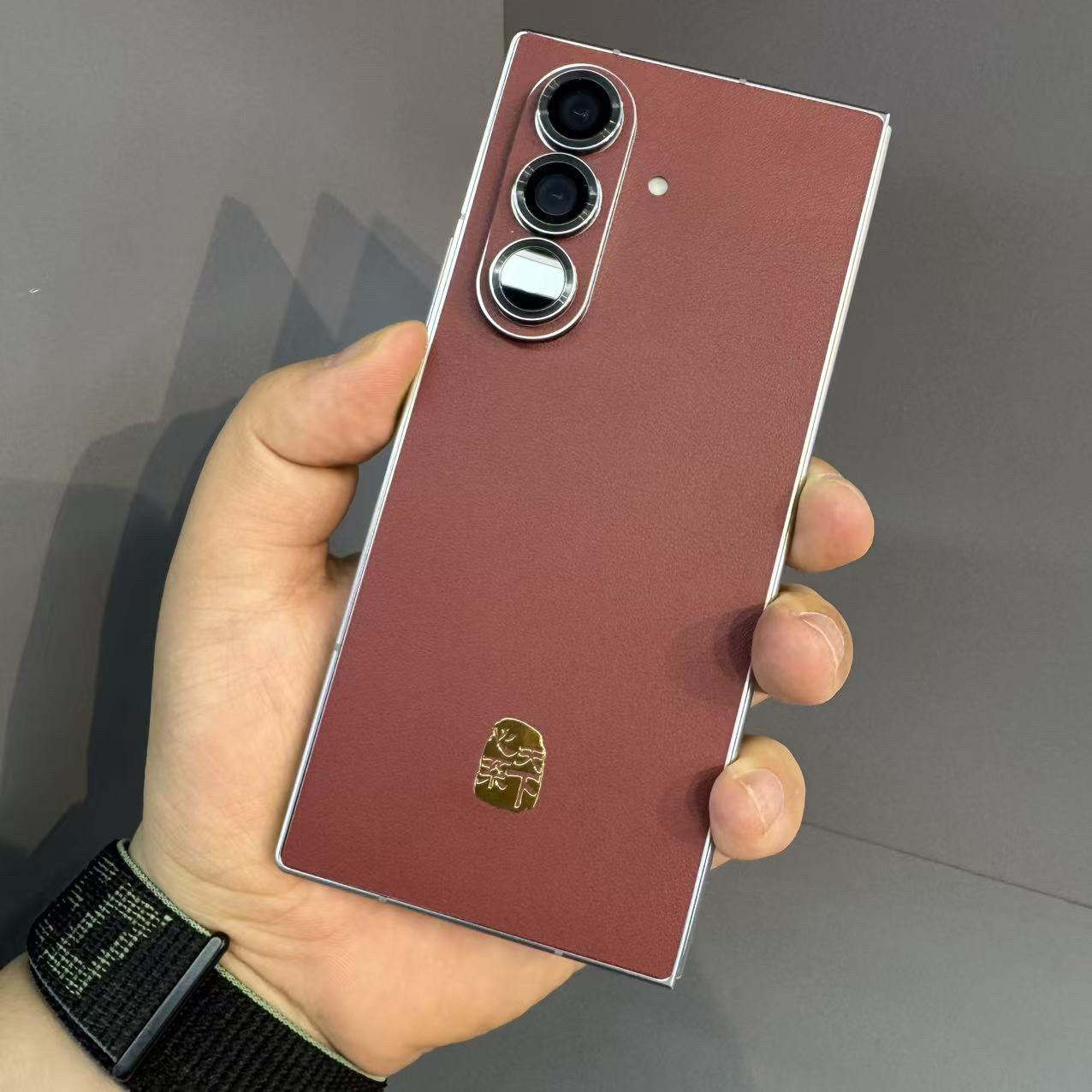 适用三星Fold7W26W25红色背膜心系天下红色素皮背膜折叠屏手机膜