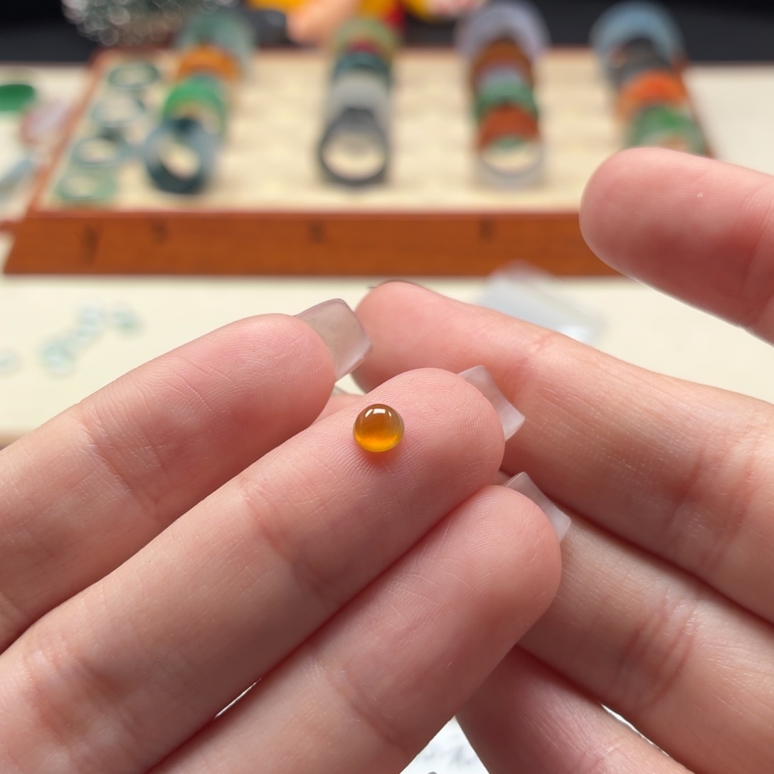 颈饰未镶嵌翡翠冰黄蛋面