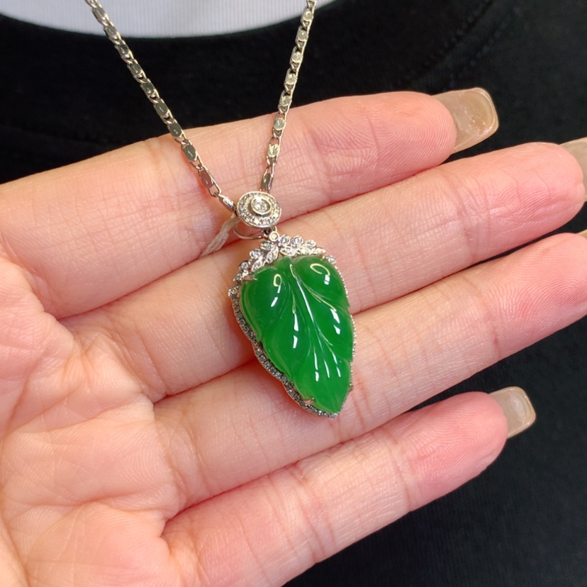 【闪购商品】翡翠18K金镶嵌颈饰叶子